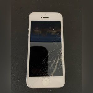 iPhone 5 Silver (cracked screen)